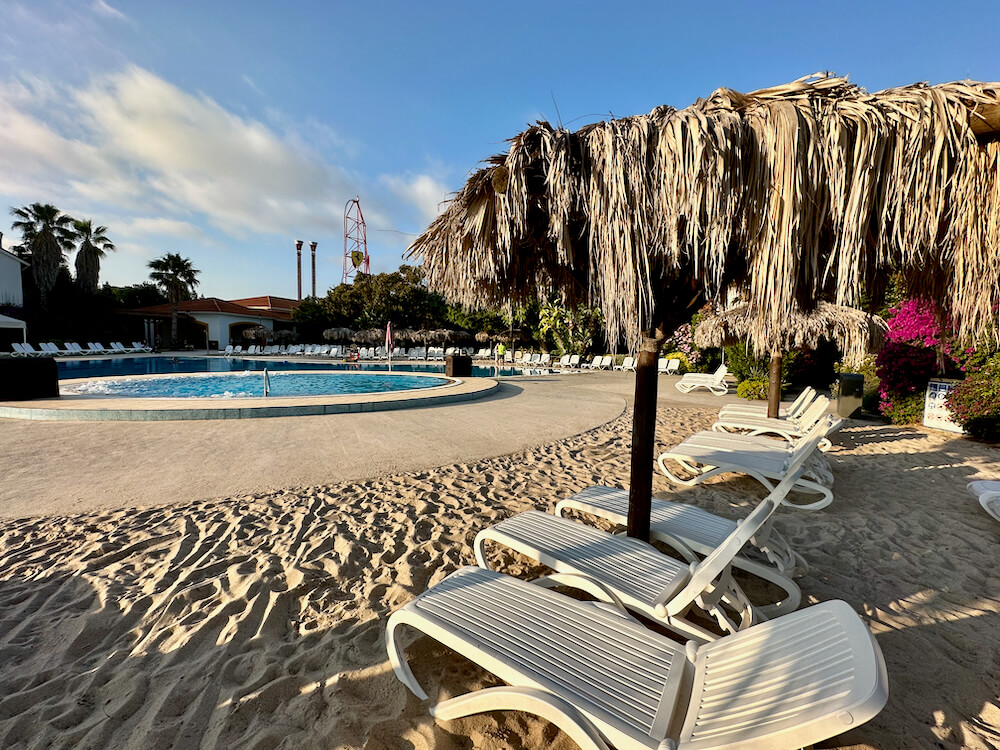 Playa y piscina en Hotel El Paso de PortAventura