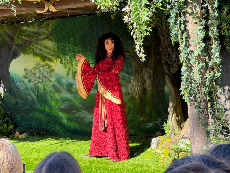 Encuentro con Madre Gothel de Enredados en el Halloween de Disneyland Paris