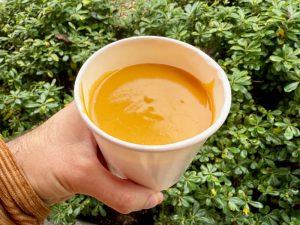 Crema navideña de calabaza y castañas - snacks de Navidad en Disneyland Paris 2024