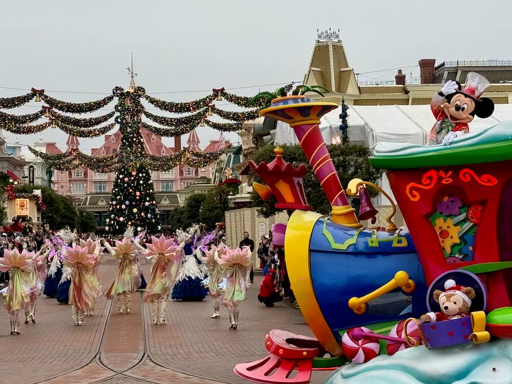 Mickey's Dazzling Christmas Parade en Disneyland Paris