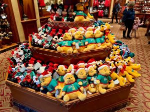 Peluches 2 - productos de Navidad en tiendas de Disneyland Paris 2024