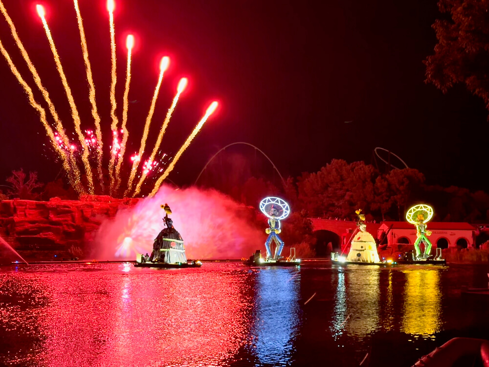 Espectáculo nocturno FiestAventura visto desde la Prime Zone zona reservada