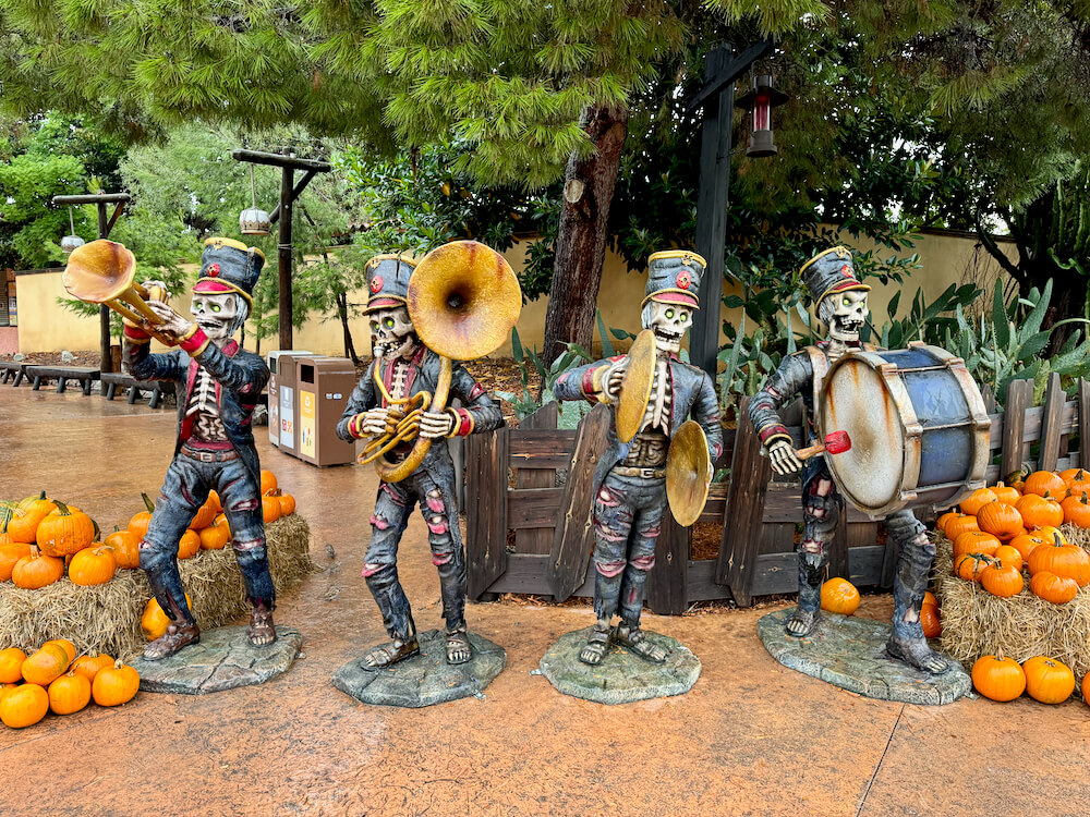 Banda de esqueletos y calabazas - decoración Halloween PortAventura