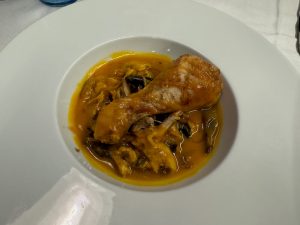 Pollo desmigado con setas y calabaza - Racó de Mar PortAventura - Halloween 2024