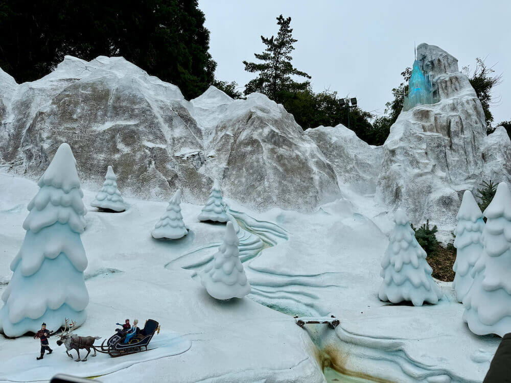 Escena de Frozen en la atracción Le Pays des Contes de Fées de Disneyland Paris