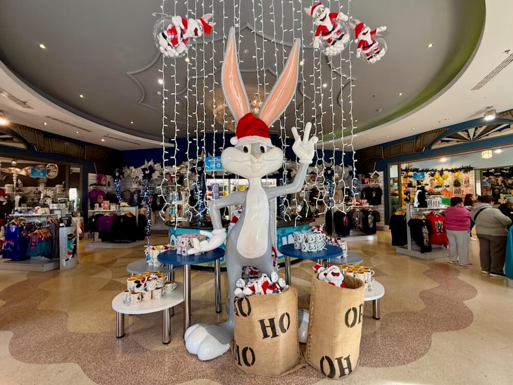 Decoración de Navidad en las tiendas de Parque Warner